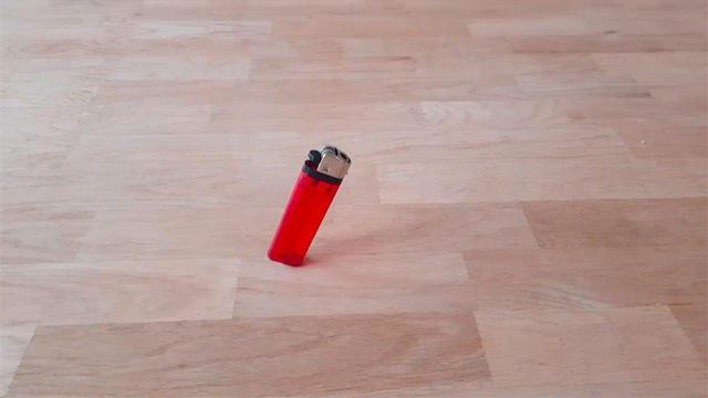 在车上放置这些物品,热天一到就很容易引发自燃-有驾 在车上放置这些物品,热天一到就很容易引发自燃-有驾